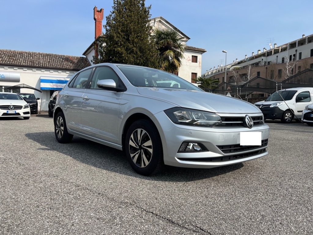 VOLKSWAGEN Polo