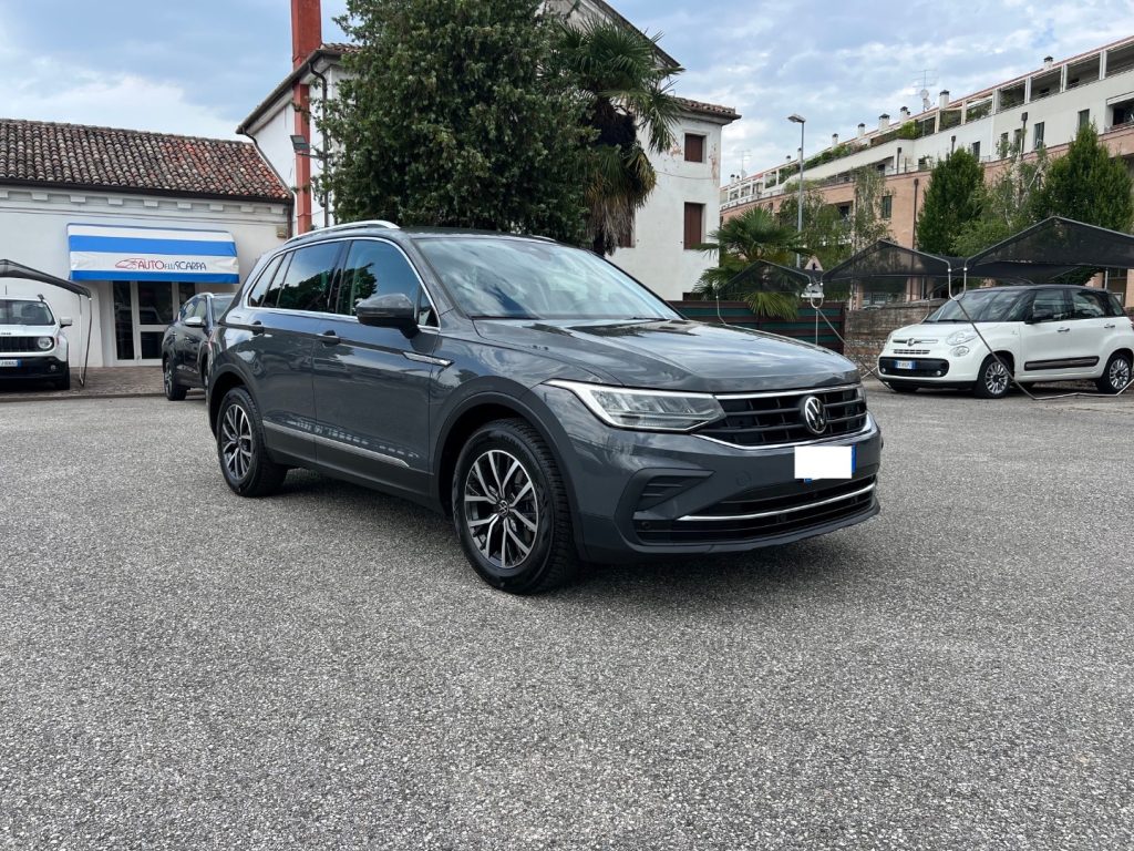 VOLKSWAGEN Tiguan
