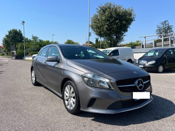 MERCEDES-BENZ A 180